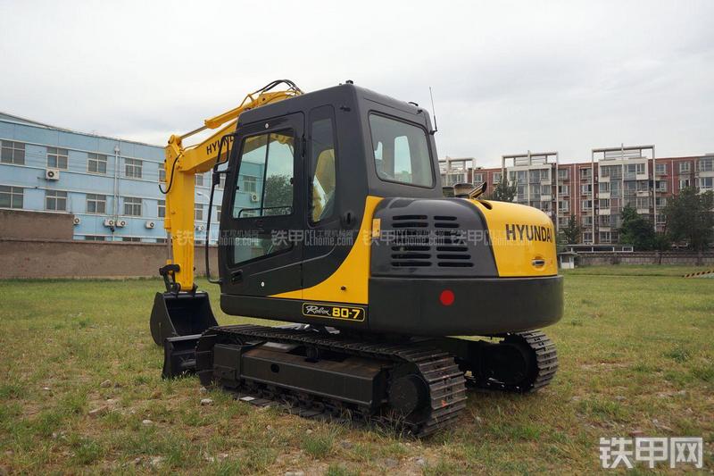 现代R80-7挖掘机整机外观
