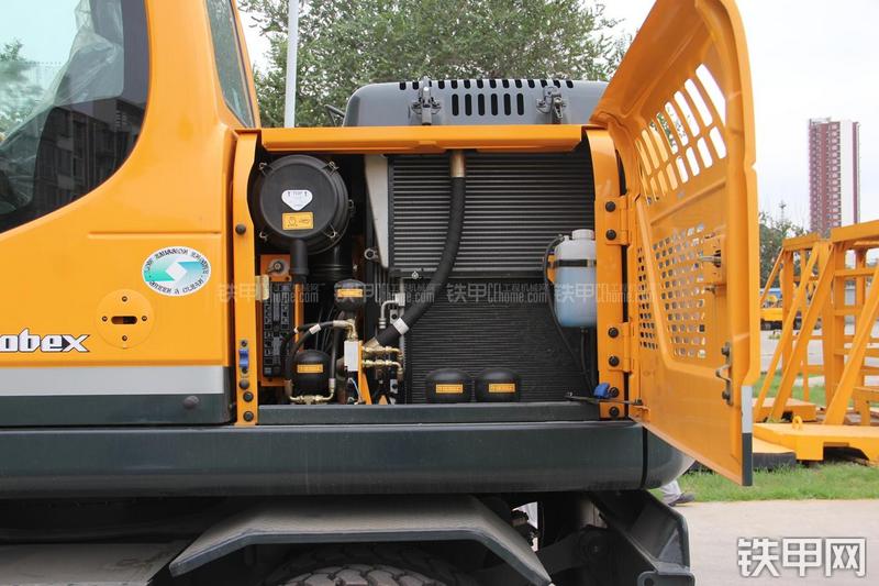 现代R150W-9挖掘机局部