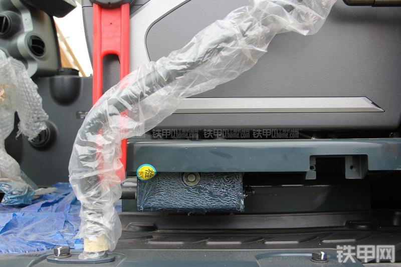 现代R150W-9挖掘机局部