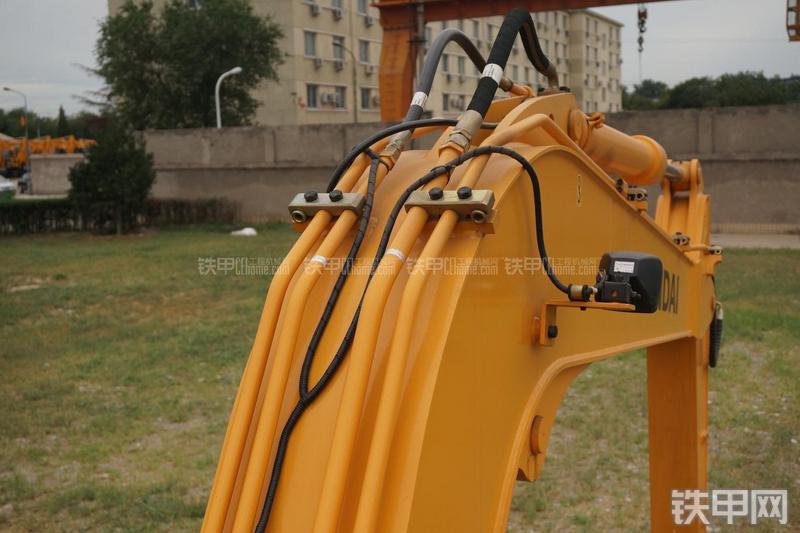 现代R80-9挖掘机局部