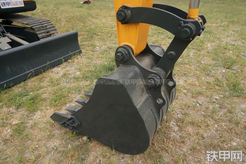 现代R80-9挖掘机局部