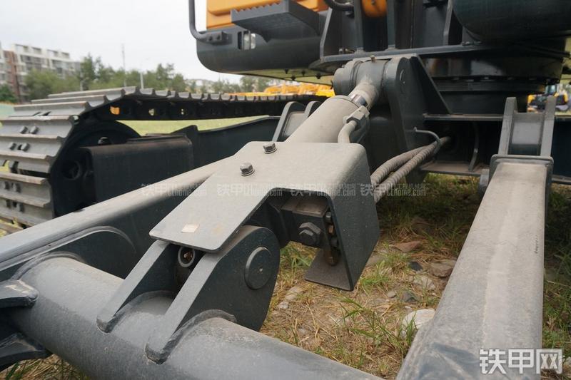 现代R80-9挖掘机局部