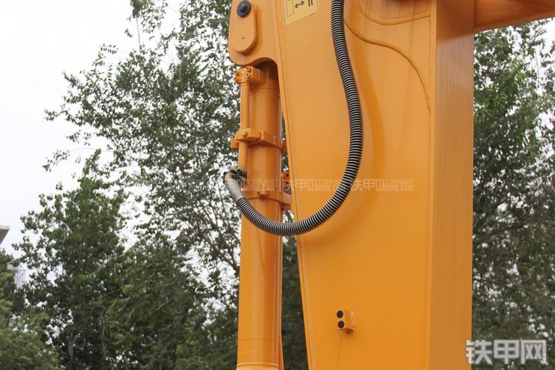 现代R150W-9挖掘机局部