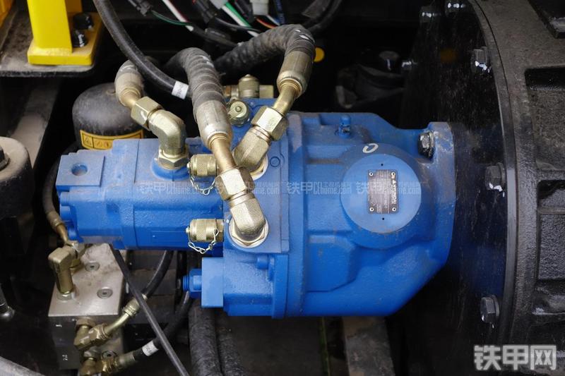 现代R55-7挖掘机局部