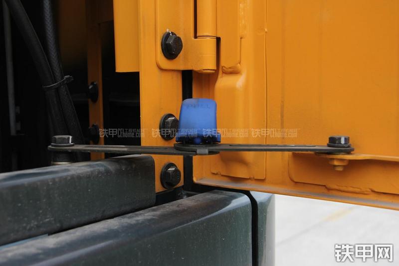 现代R150W-9挖掘机局部