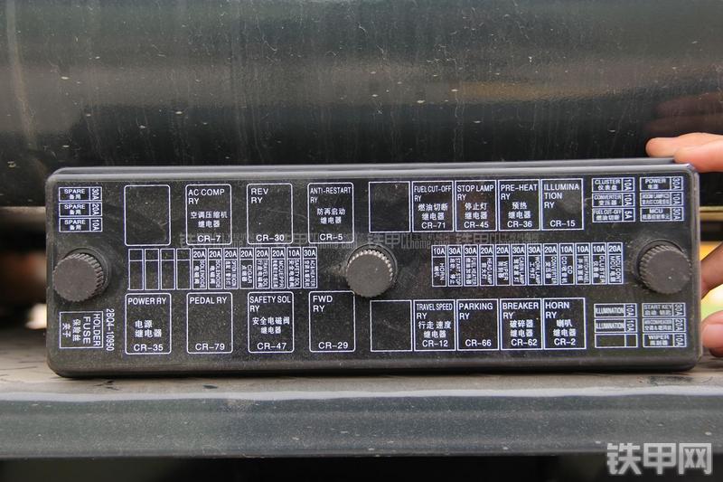 现代R150W-9挖掘机局部