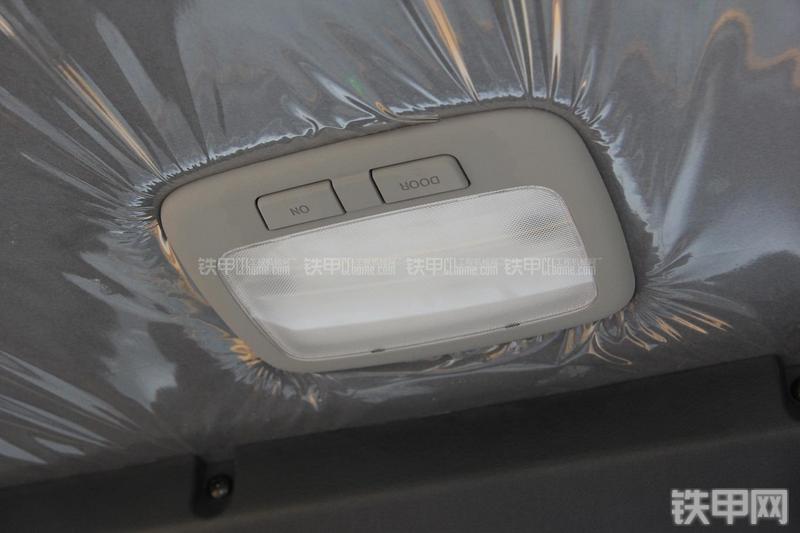 现代R150W-9挖掘机局部