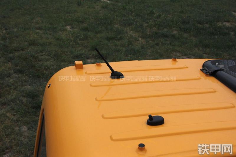 现代R150W-9挖掘机局部