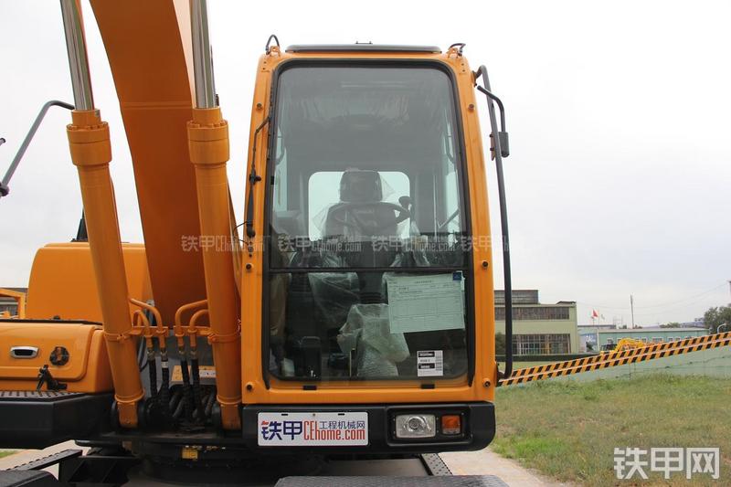 现代R150W-9挖掘机局部