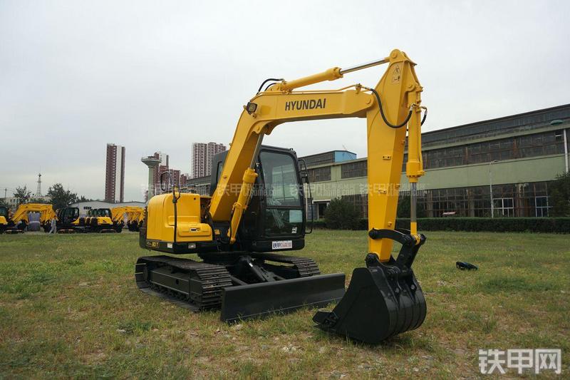 现代R80-7挖掘机整机外观