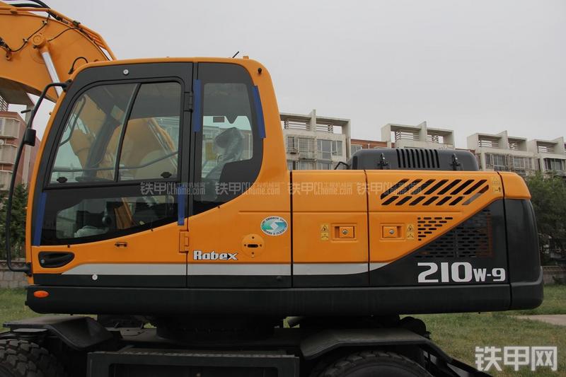 现代R210W-9挖掘机局部