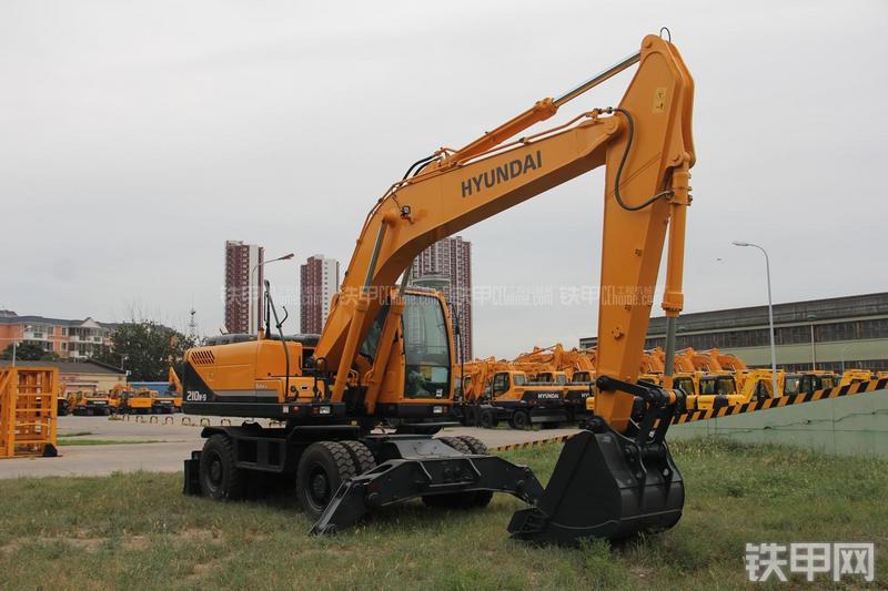 现代R210W-9挖掘机整机外观