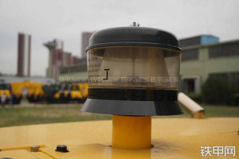 现代R80-7挖掘机局部