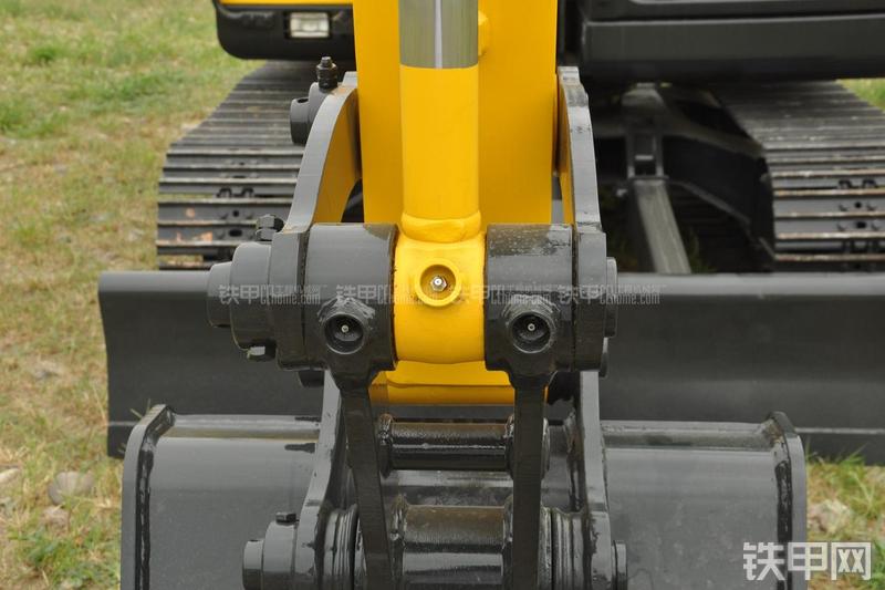 现代R80-7挖掘机局部