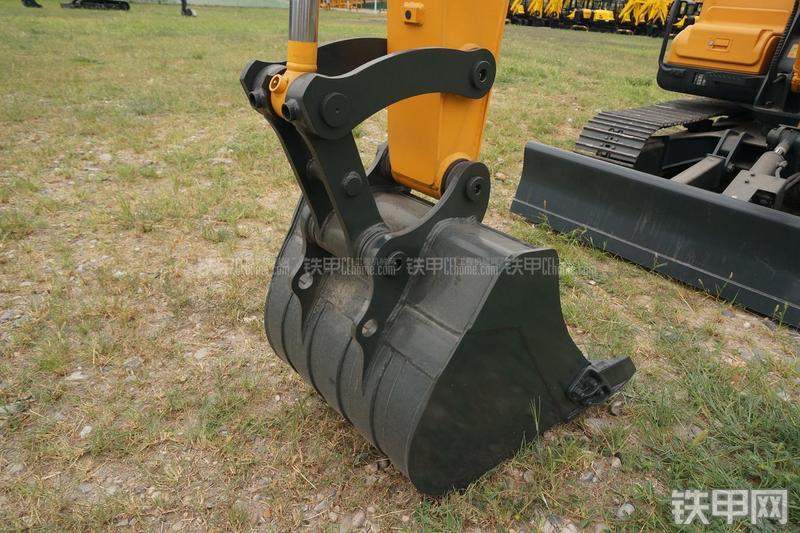 现代R80-9挖掘机局部