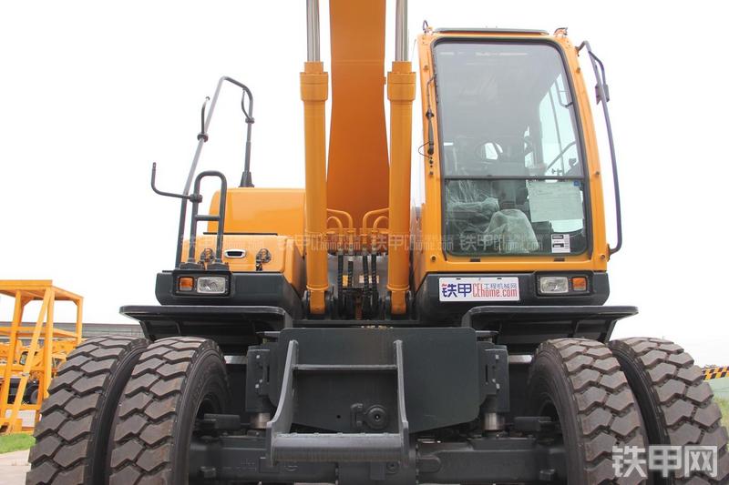 现代R150W-9挖掘机局部