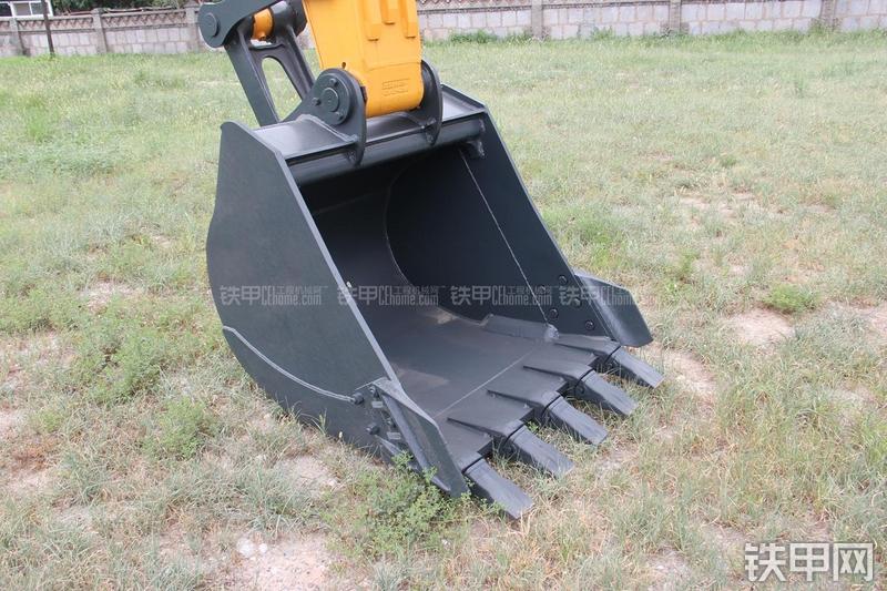 现代R210W-9挖掘机局部