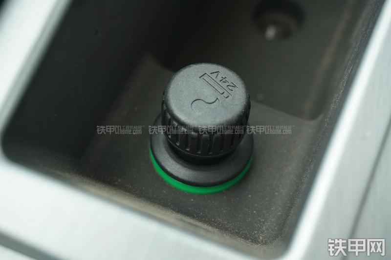 现代R80-9挖掘机局部