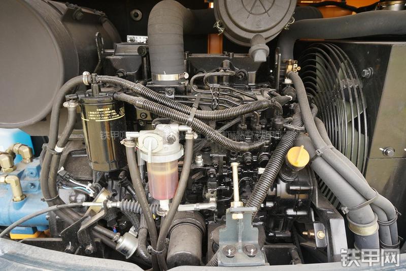 现代R80-9挖掘机局部