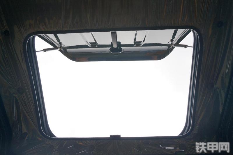 现代R80-9挖掘机局部