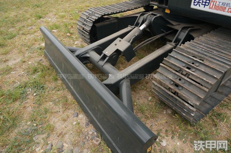 现代R80-9挖掘机局部