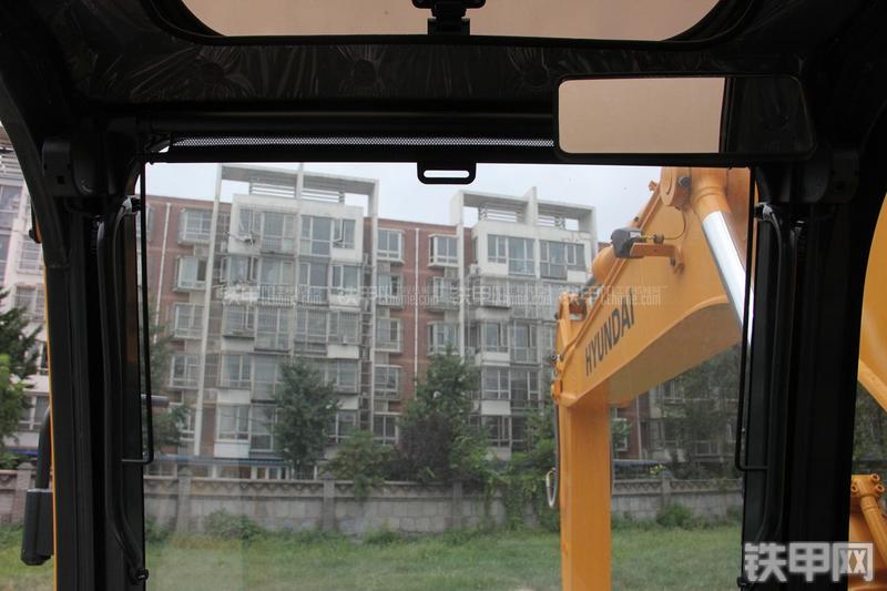 现代R150W-9挖掘机局部