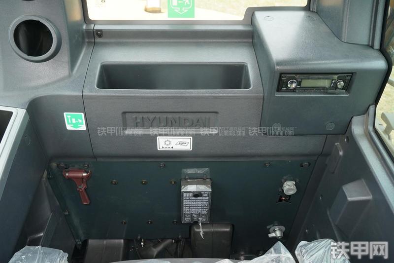 现代R80-9挖掘机局部