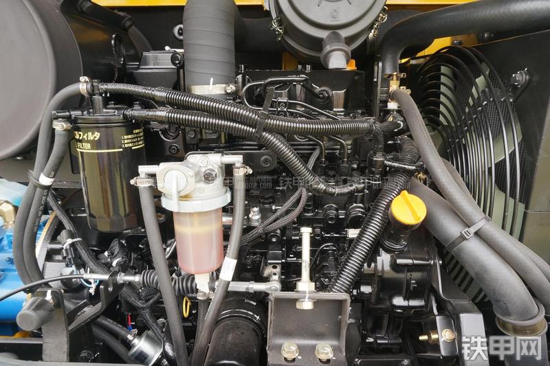 现代R80-7挖掘机局部