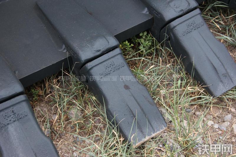 现代R210W-9挖掘机局部