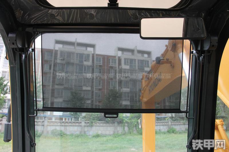 现代R150W-9挖掘机局部