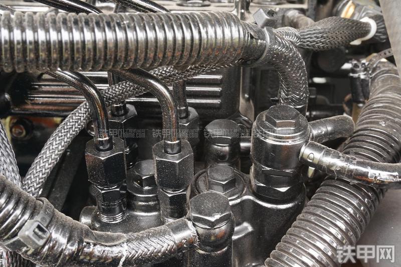 现代R80-7挖掘机局部