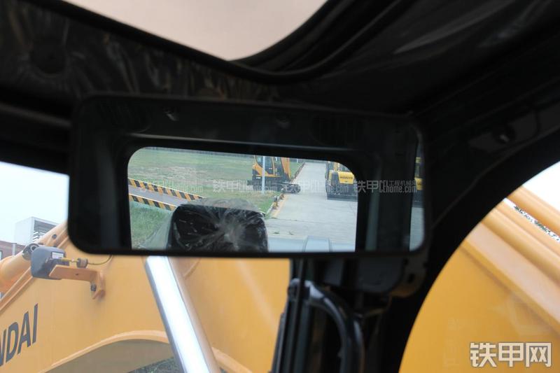 现代R150W-9挖掘机局部