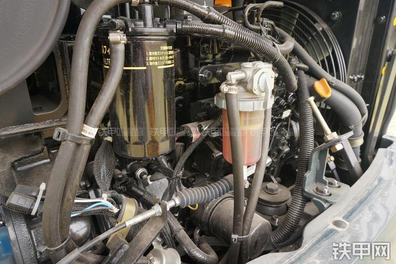 现代R80-9挖掘机局部