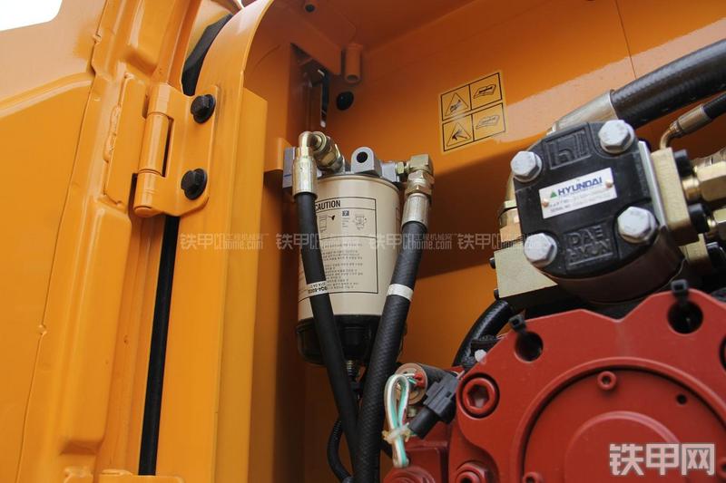 现代R150W-9挖掘机局部