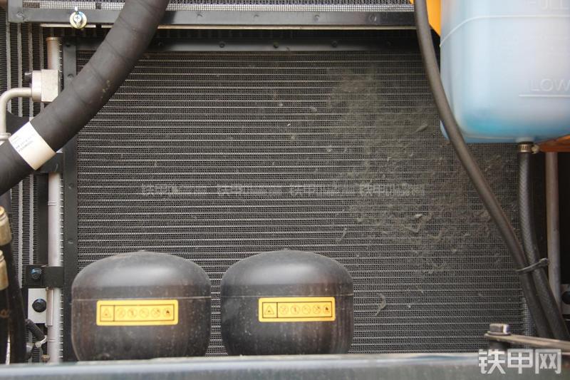 现代R150W-9挖掘机局部