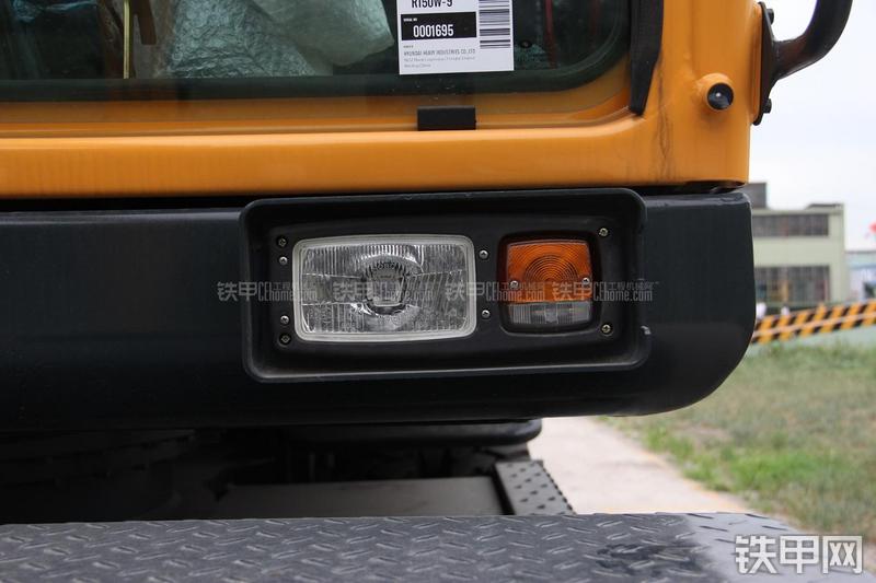 现代R150W-9挖掘机局部