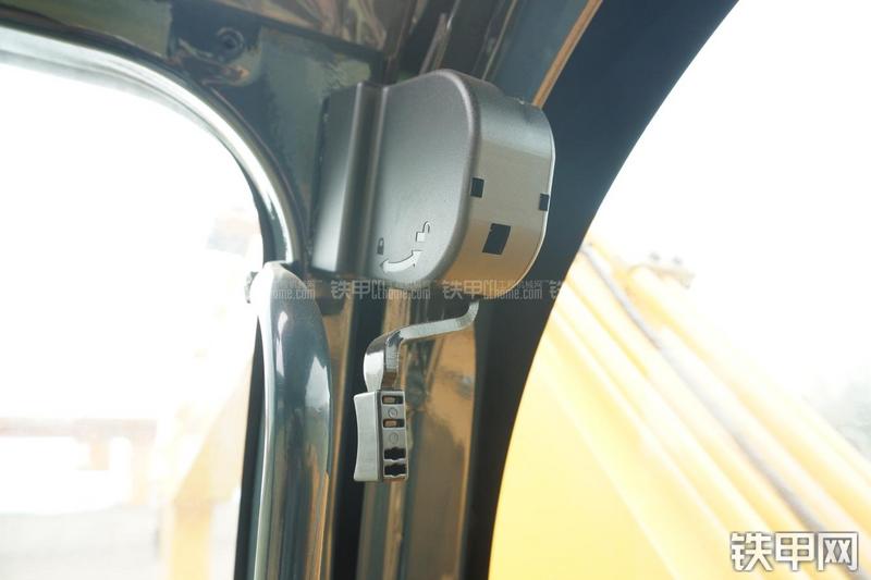 现代R80-9挖掘机局部