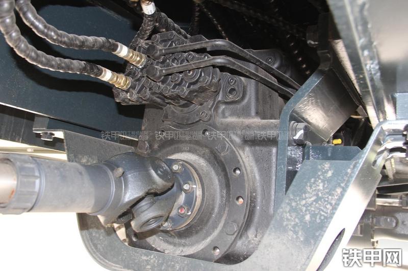 现代R150W-9挖掘机局部