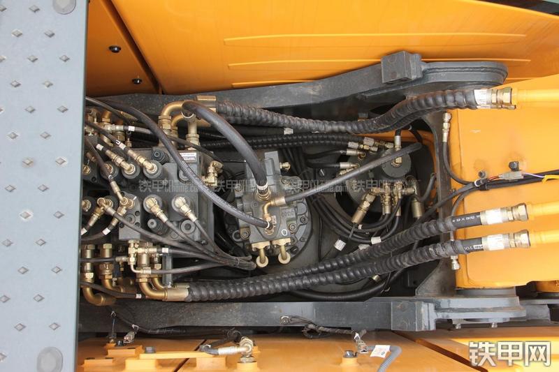 现代R150W-9挖掘机局部