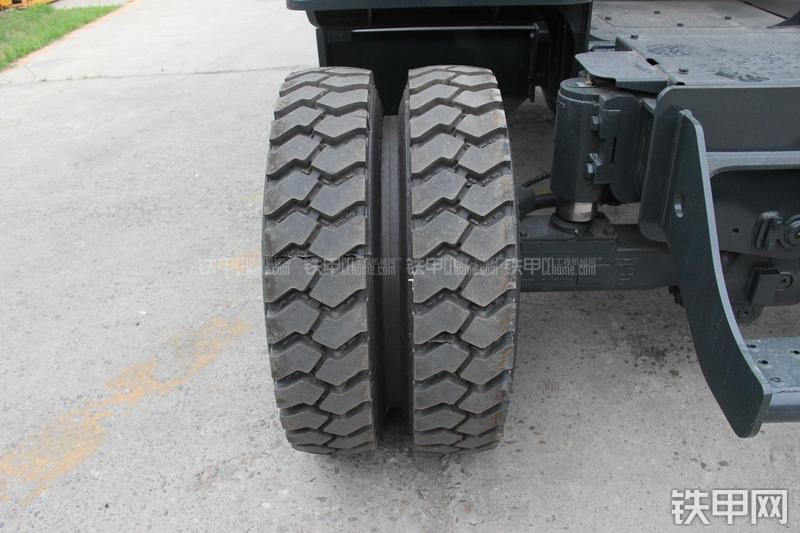 现代R150W-9挖掘机局部