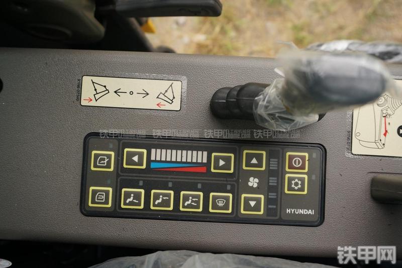 现代R80-7挖掘机局部