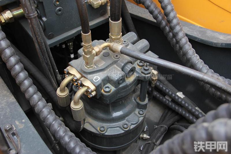 现代R150W-9挖掘机局部