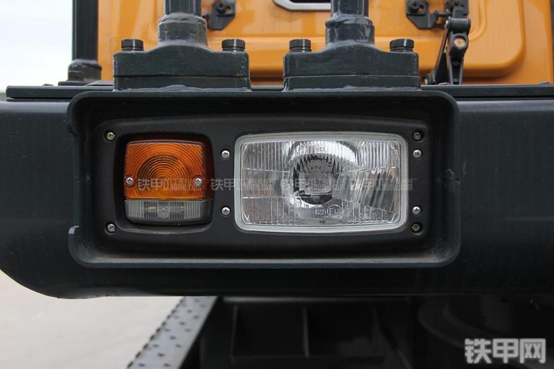 现代R150W-9挖掘机局部