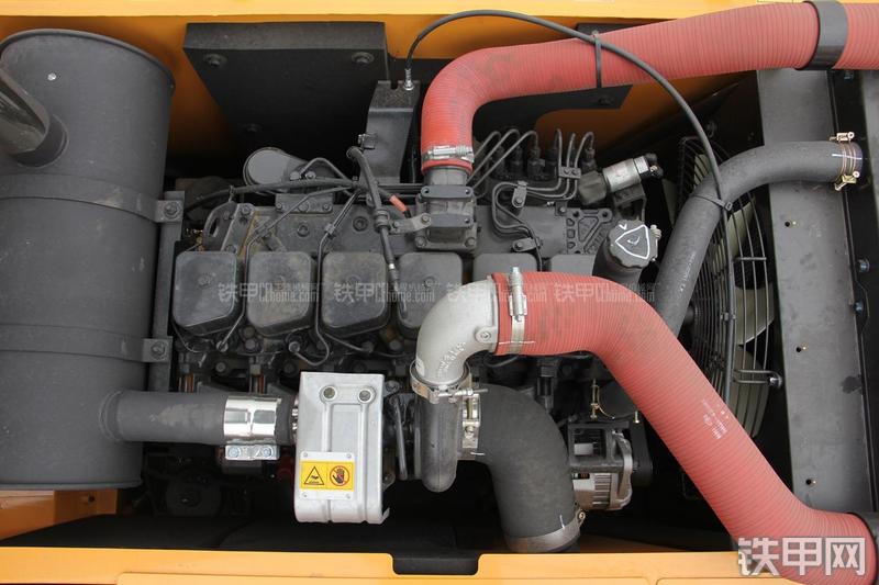 现代R150W-9挖掘机局部