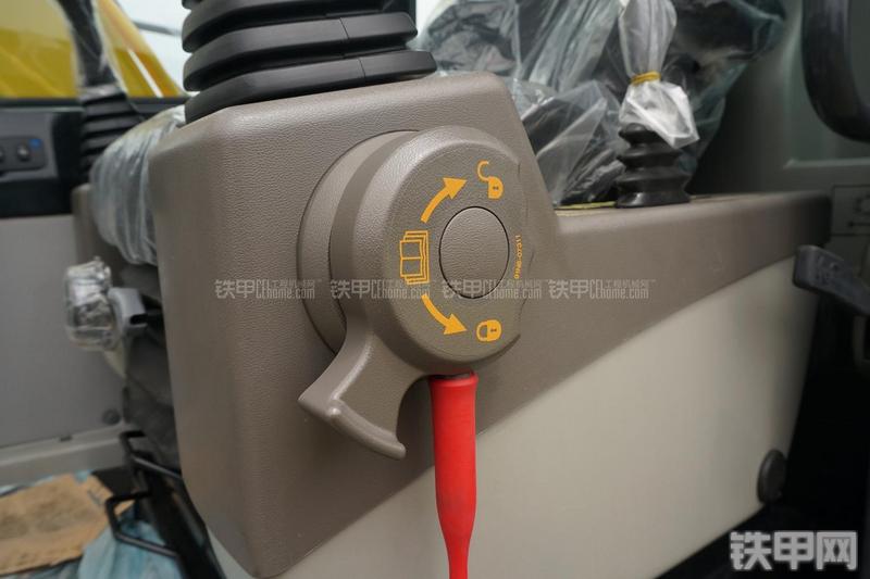 现代R80-7挖掘机局部