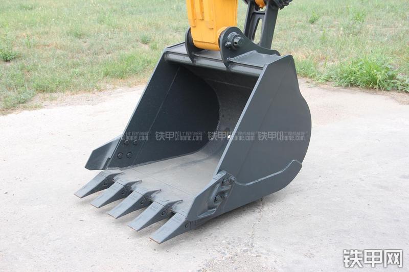 现代R150W-9挖掘机局部