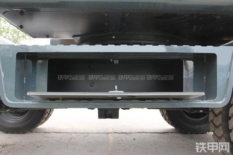 现代R150W-9挖掘机局部