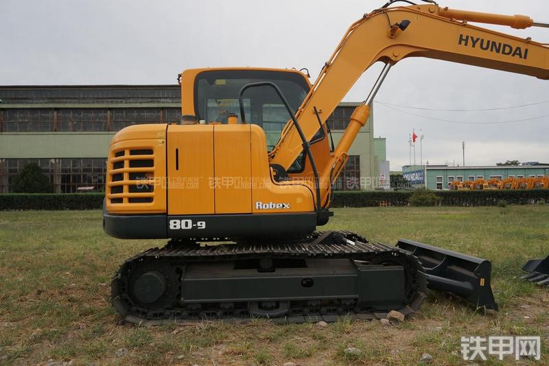 现代R80-9挖掘机局部