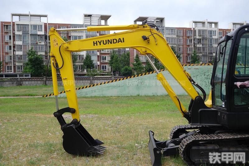 现代R55-7挖掘机局部