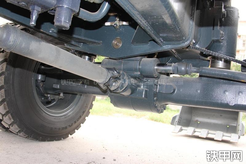 现代R150W-9挖掘机局部